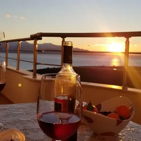 The Quiet Light At The Marina Bay Apartment Sarandë